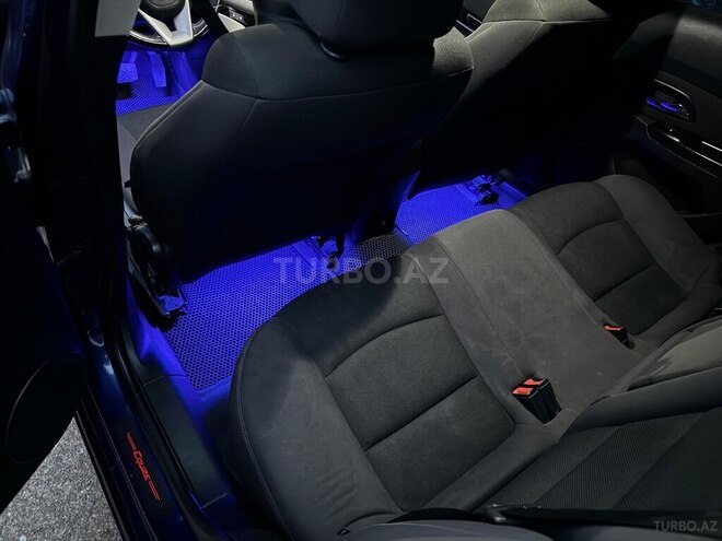 Chevrolet Cruze-16