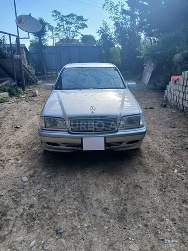 Mercedes C 200-1