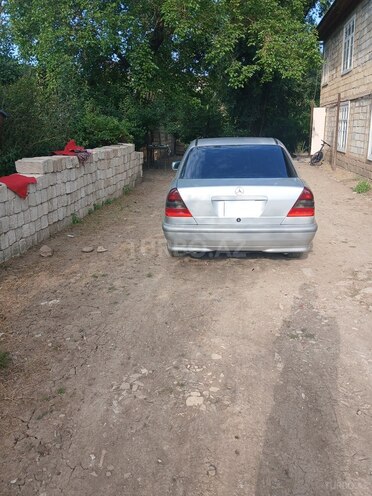 Mercedes C 200-2