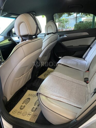 Hyundai Sonata-11