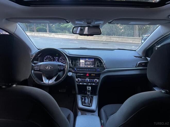 Hyundai Elantra-4