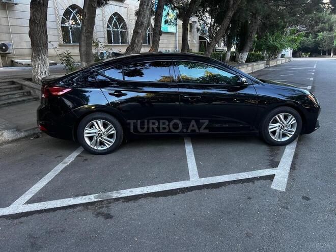 Hyundai Elantra-9