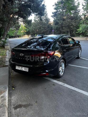 Hyundai Elantra-11