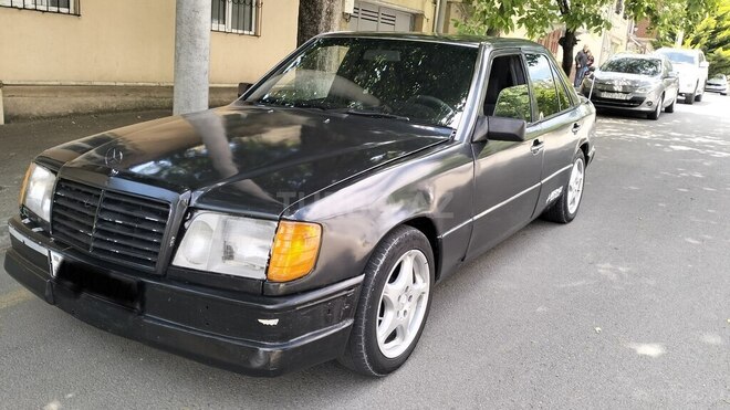 Mercedes E 200-2