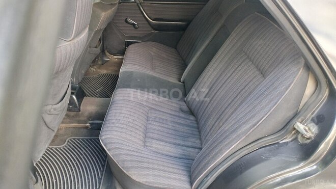 Mercedes E 200-8
