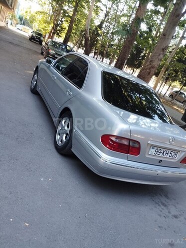 Mercedes E 240-5