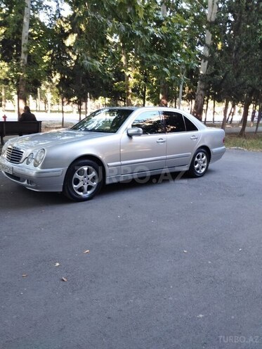 Mercedes E 240-4