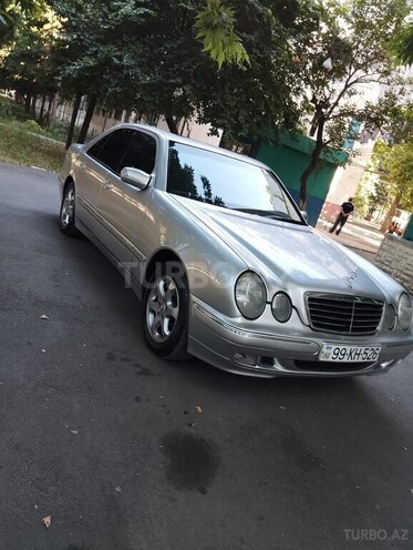 Mercedes E 240-3