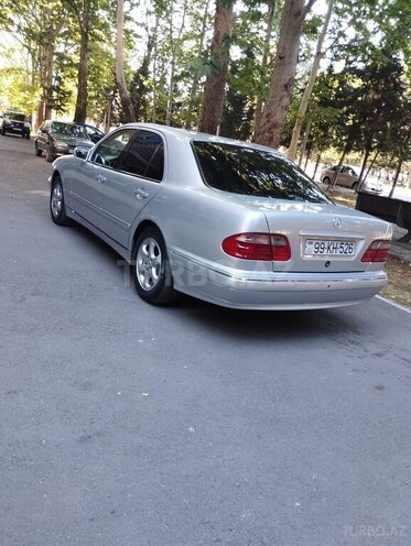 Mercedes E 240-2
