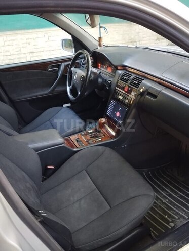 Mercedes E 240-7