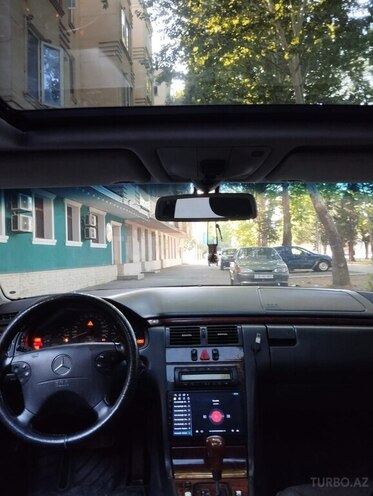 Mercedes E 240-12