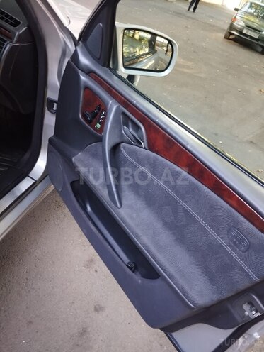 Mercedes E 240-10