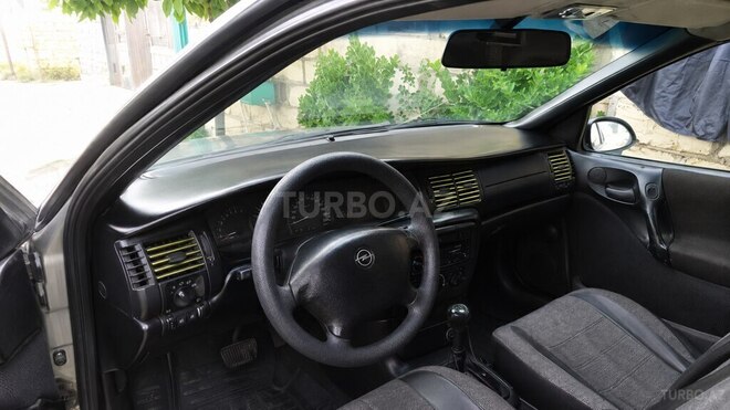 Opel Vectra-6