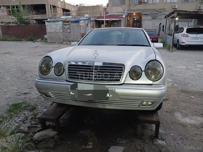 Mercedes E 280-1