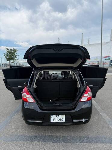 Nissan Tiida-14