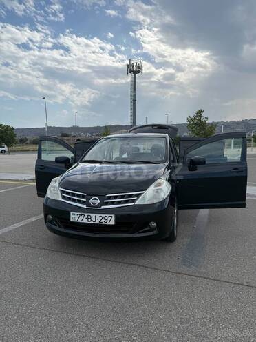 Nissan Tiida-11