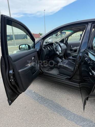 Nissan Tiida-13