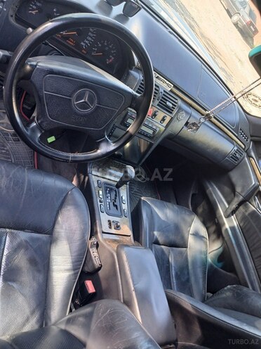Mercedes E 280-7