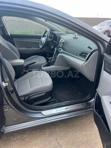 Hyundai Elantra-5
