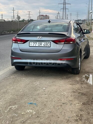 Hyundai Elantra-3