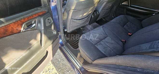 Mercedes E 230-11