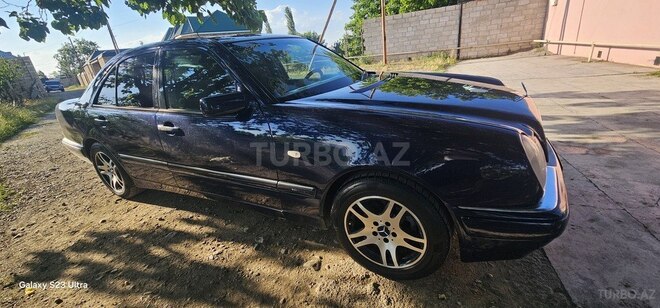 Mercedes E 230-3