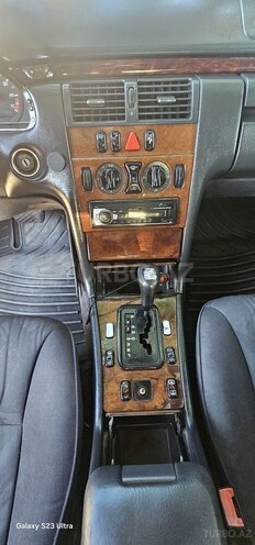 Mercedes E 230-12