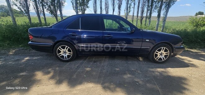 Mercedes E 230-4