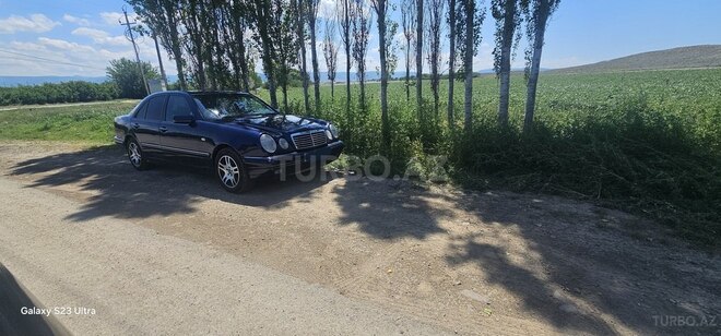 Mercedes E 230-5