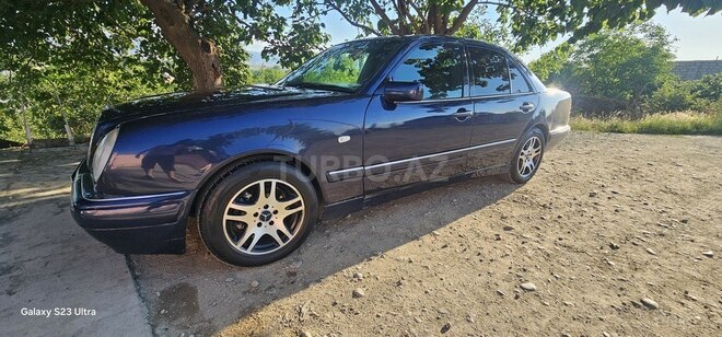 Mercedes E 230-9