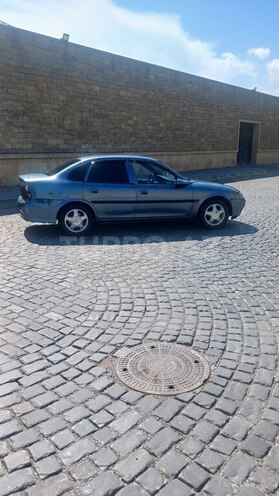 Opel Vectra-4