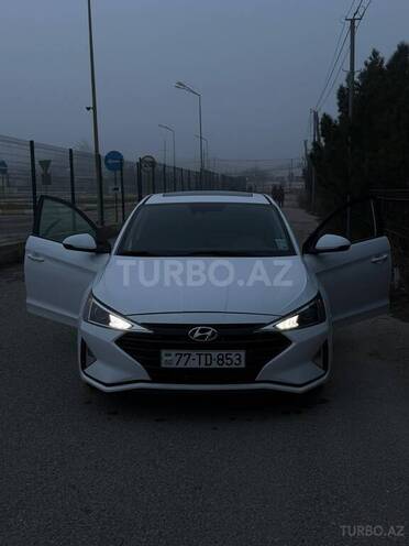 Hyundai Elantra-1