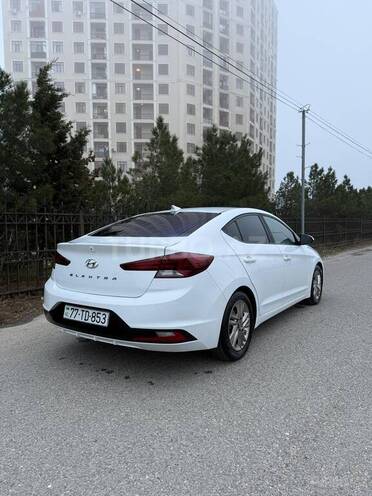 Hyundai Elantra-9