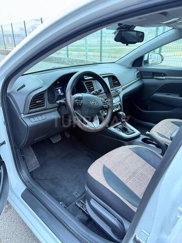 Hyundai Elantra-10