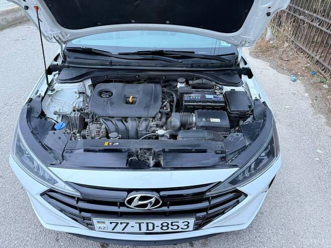 Hyundai Elantra-13