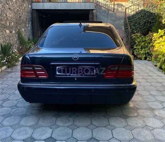 Mercedes E 240-4