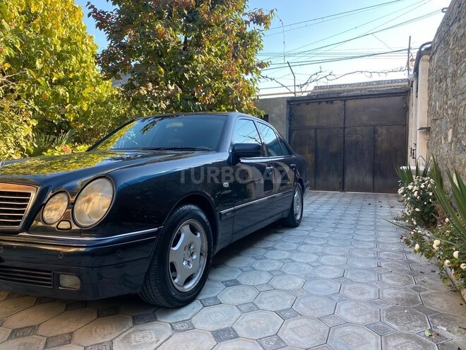 Mercedes E 240-2