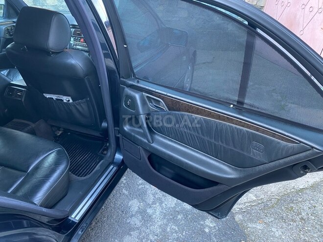 Mercedes E 240-6