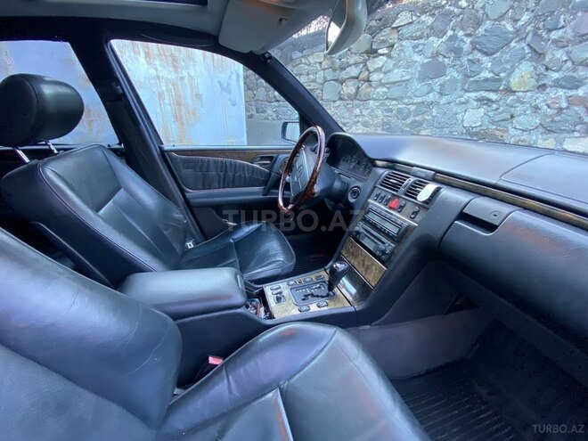 Mercedes E 240-7