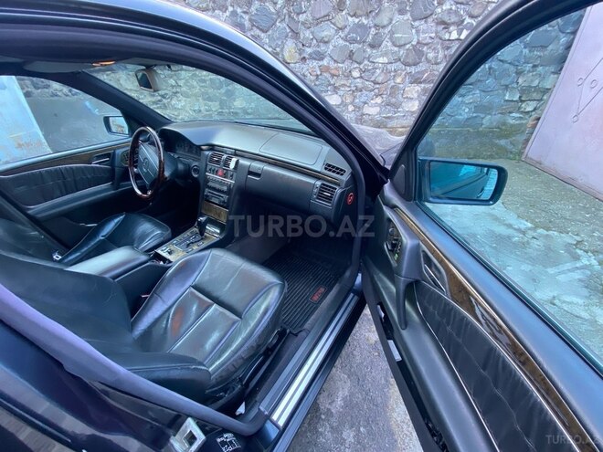 Mercedes E 240-8