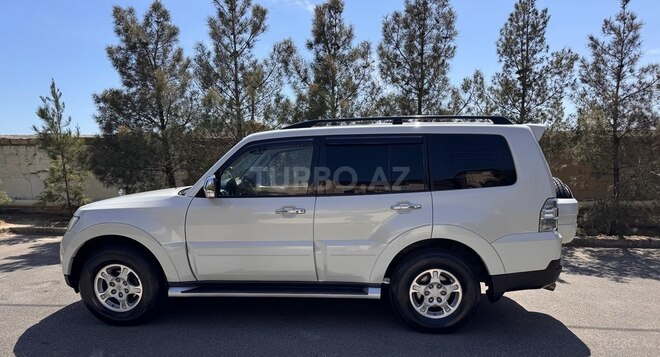 Mitsubishi Pajero-3