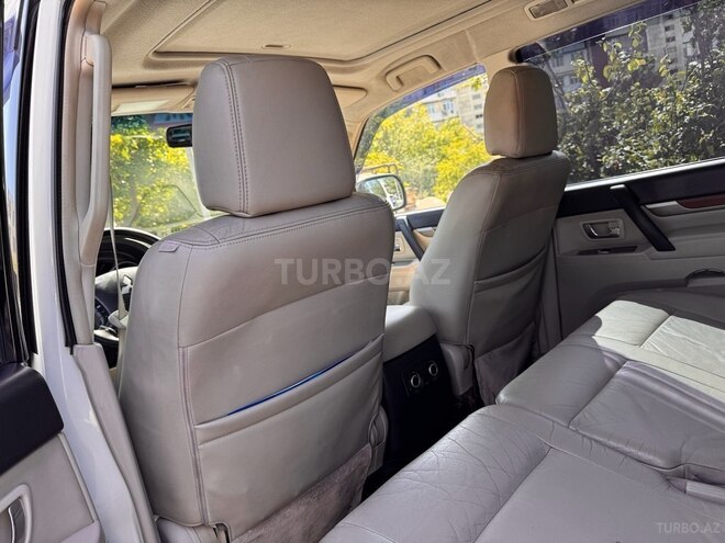 Mitsubishi Pajero-7