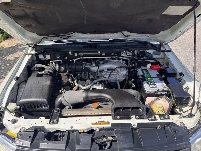 Mitsubishi Pajero-5
