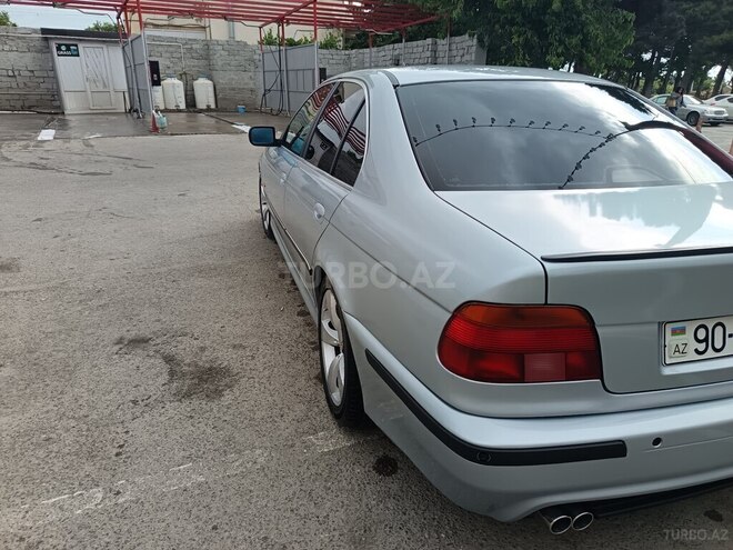 BMW 523-8