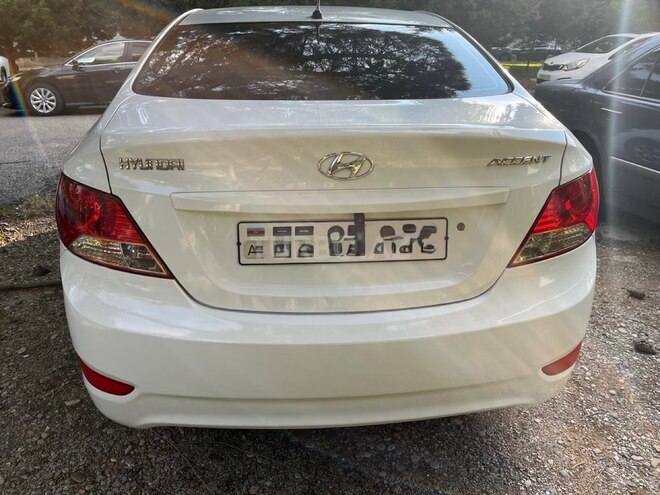 Hyundai Accent-4