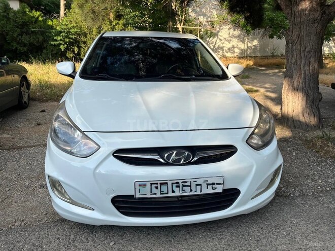 Hyundai Accent-1