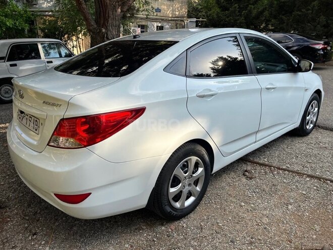 Hyundai Accent-5