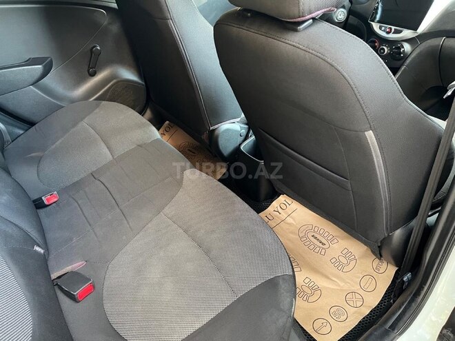 Hyundai Accent-8