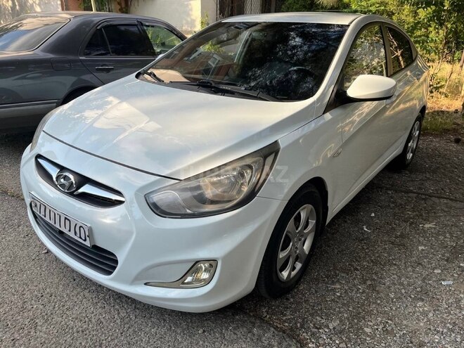 Hyundai Accent-2