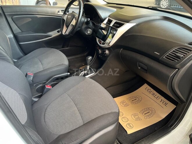 Hyundai Accent-7